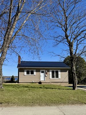 Miramichi's Real Estate Listings for 302 King George Hwy